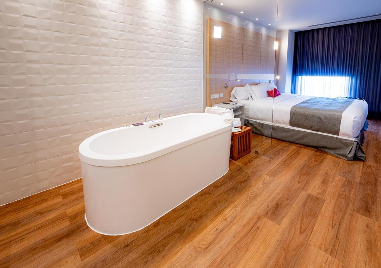 Ramada Encore By Wyndham Guadalajara Aeropuerto Las Pintas ภายนอก รูปภาพ