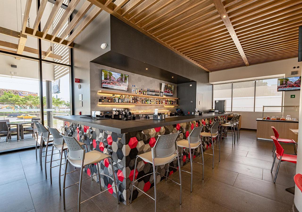 Ramada Encore By Wyndham Guadalajara Aeropuerto Las Pintas ภายนอก รูปภาพ