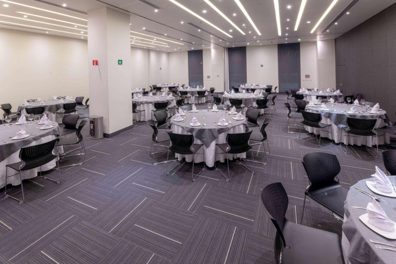 Ramada Encore By Wyndham Guadalajara Aeropuerto Las Pintas ภายนอก รูปภาพ