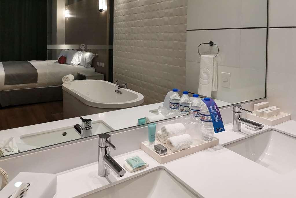 Ramada Encore By Wyndham Guadalajara Aeropuerto Las Pintas ภายนอก รูปภาพ